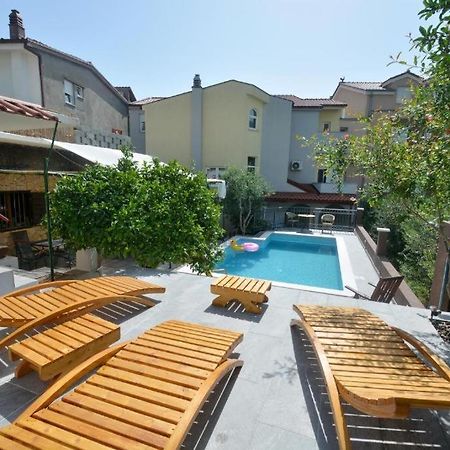 Villa Vlade- From The Heated Pool To The Beach In 1 Minute 耶塞尼采 外观 照片