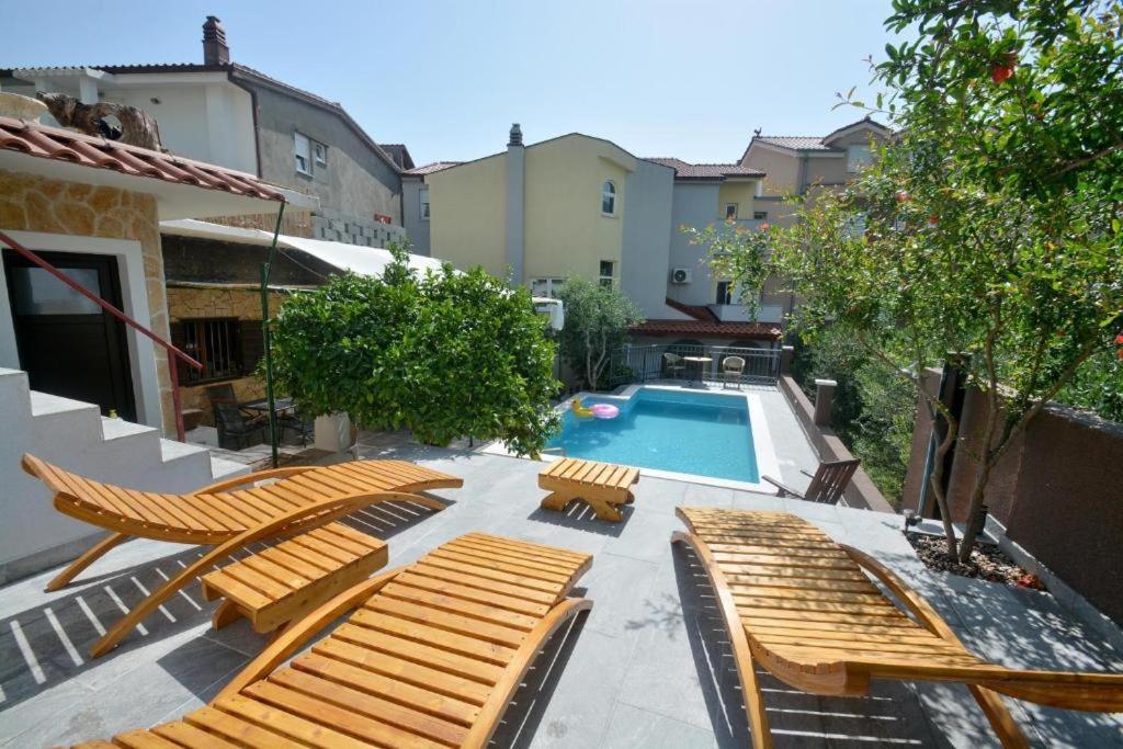Villa Vlade- From The Heated Pool To The Beach In 1 Minute 耶塞尼采 外观 照片