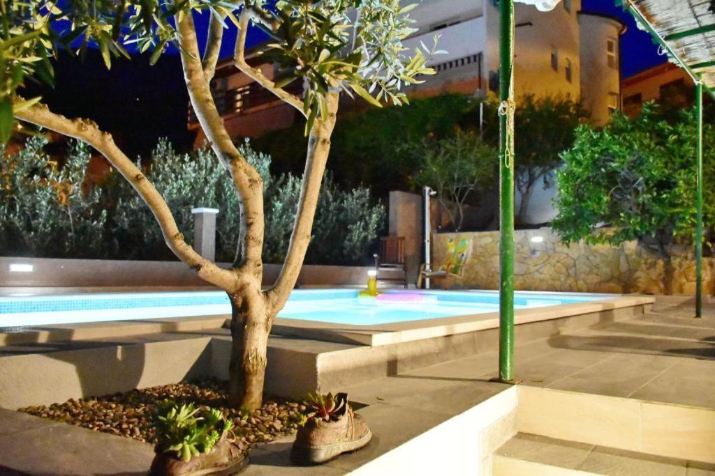 Villa Vlade- From The Heated Pool To The Beach In 1 Minute 耶塞尼采 外观 照片