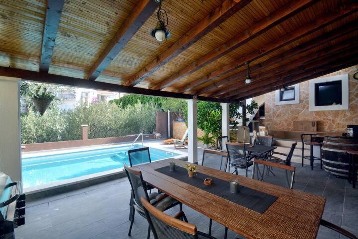 Villa Vlade- From The Heated Pool To The Beach In 1 Minute 耶塞尼采 外观 照片