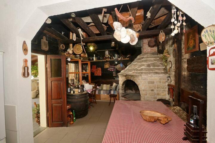 Villa Vlade- From The Heated Pool To The Beach In 1 Minute 耶塞尼采 外观 照片