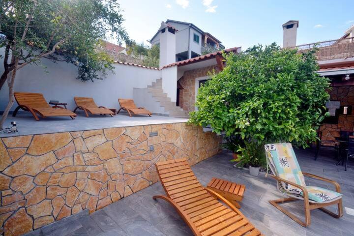 Villa Vlade- From The Heated Pool To The Beach In 1 Minute 耶塞尼采 外观 照片
