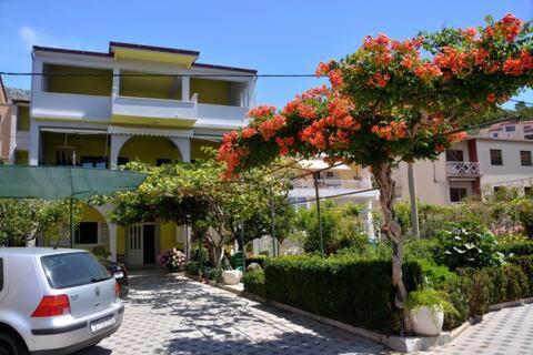 Villa Vlade- From The Heated Pool To The Beach In 1 Minute 耶塞尼采 外观 照片